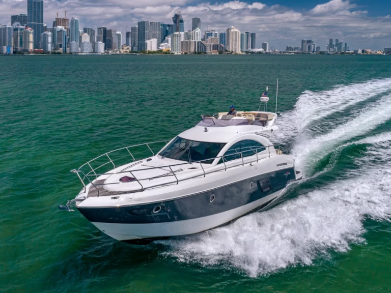 Alquiler de embarcaciones Bénéteau 52 GT FLYBRIDGE  enMiami Beach en Samboat