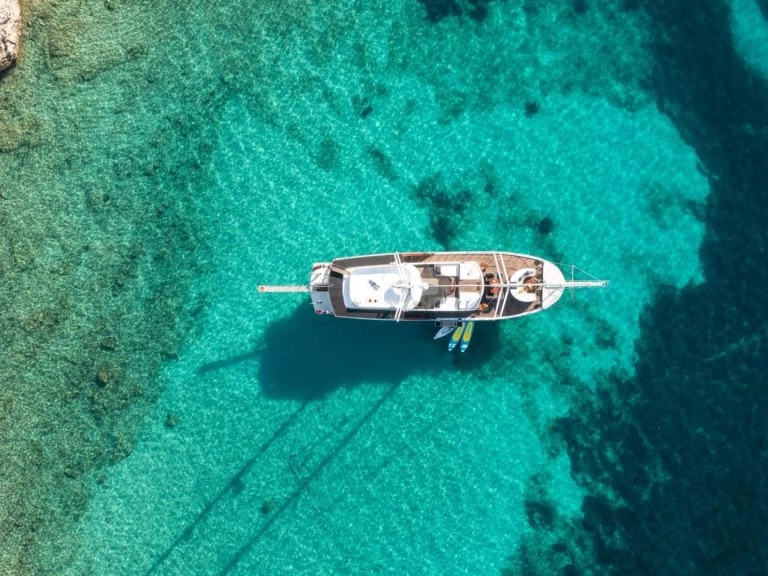 Alquiler de embarcaciones Custom Phoenix Bronze enSplit en Samboat