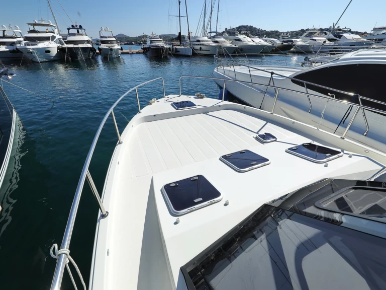 Alquiler de embarcaciones Cobra Yachts Futura 40 Grand Horizon enPunat en Samboat