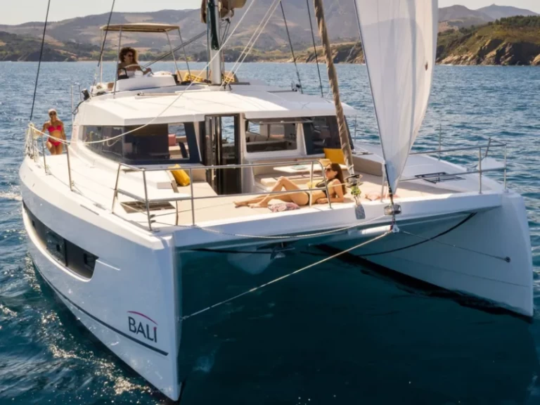 Alquiler Catamarán Bali con o sin  título de navegación