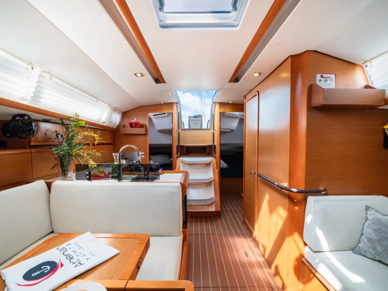 Alquiler de Velero, con o sin patrón Jeanneau Lávrio