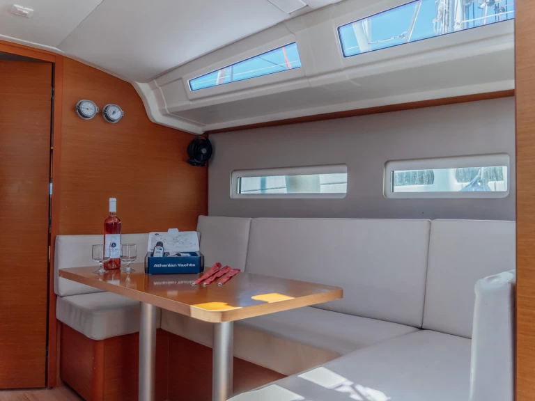 Alquiler de embarcaciones Jeanneau Sun Odyssey 410 enCos en Samboat