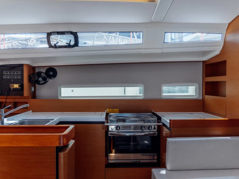 Alquiler de Velero, con o sin patrón Jeanneau Cos