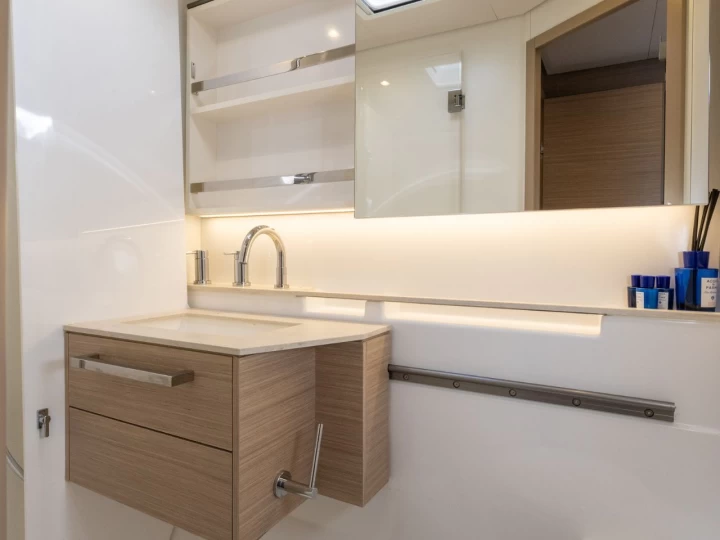 Alquiler de barcos Split barato de Lagoon 55 LUXURY version (2025)