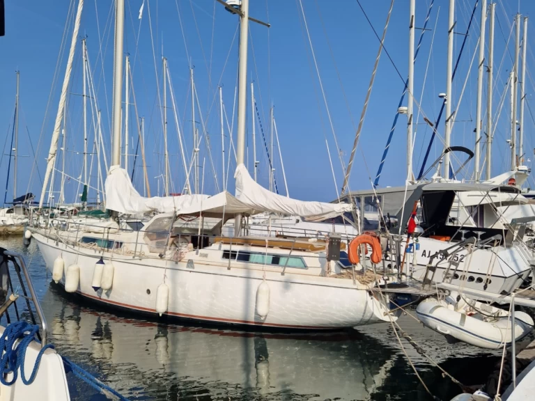 Alquiler de embarcaciones Amel Maramu enSanta-Maria-Poggio en Samboat