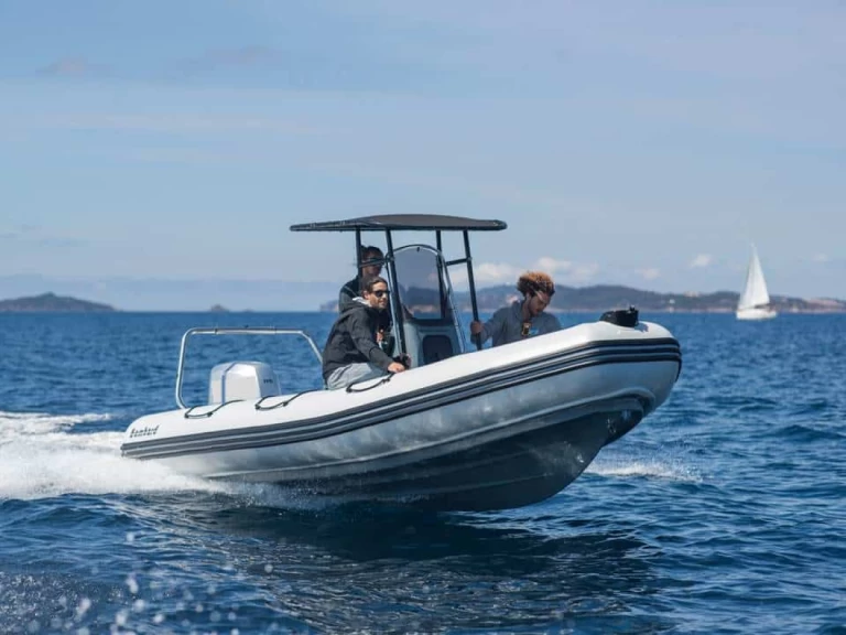 Alquiler Arzon - 7 BOMBARD EXPLORER 600 NEO en SamBoat