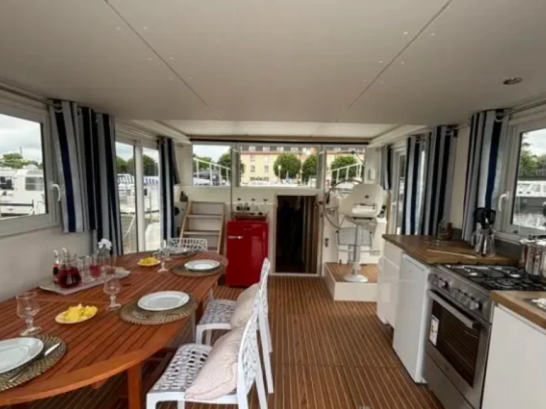 Electrique LaPeniche FS de alquiler a Pontailler-sur-Saône