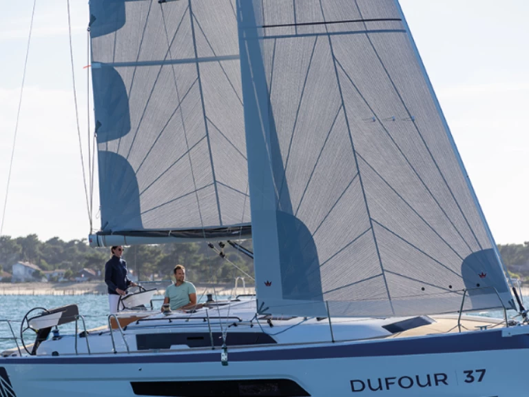 Alquiler de barcos Golfe-Juan barato de DUFOUR 37 FLAVOURS OF THE SEA