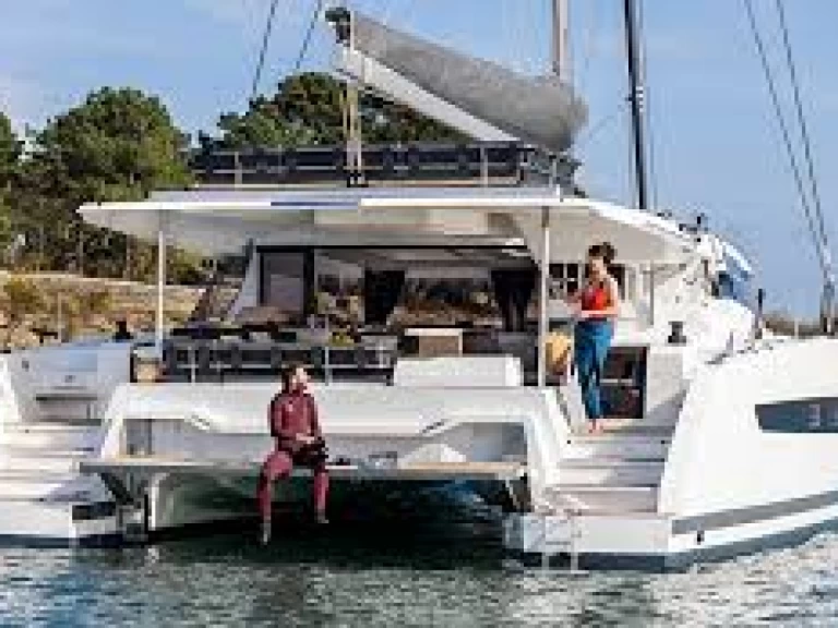 Alquiler Catamarán Fountaine Pajot con o sin  título de navegación