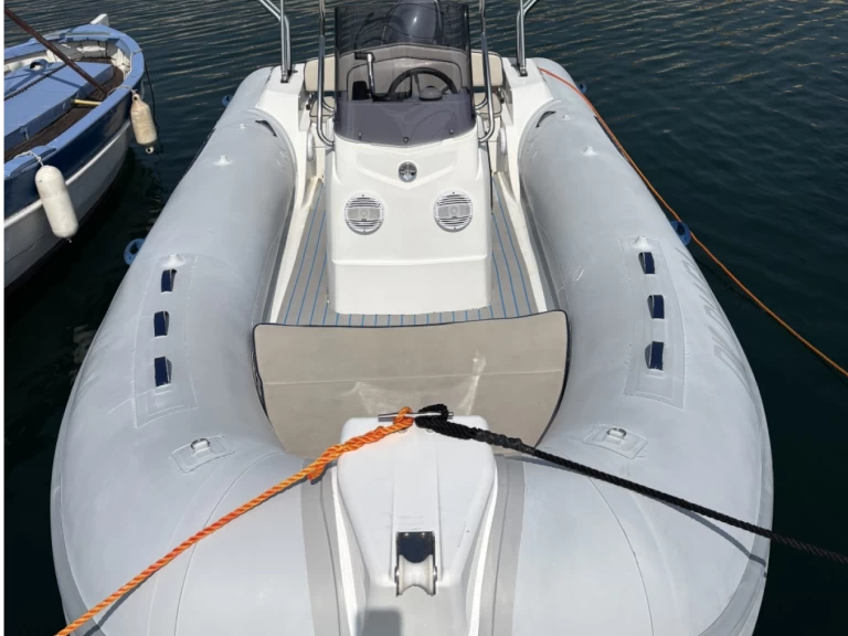 Alquiler Neumática Capelli con o sin  título de navegación