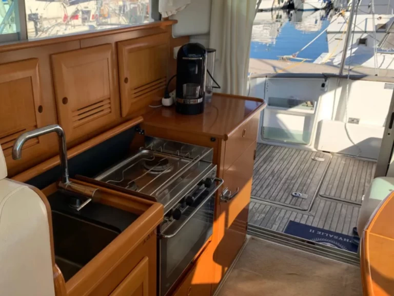 Alquiler Roses - Bénéteau Antares 10.80 Fly en SamBoat