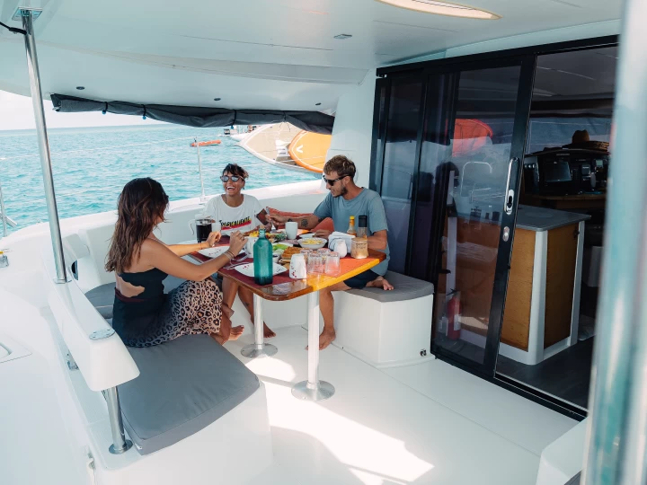 Alquiler Catamarán Fountaine Pajot con o sin  título de navegación