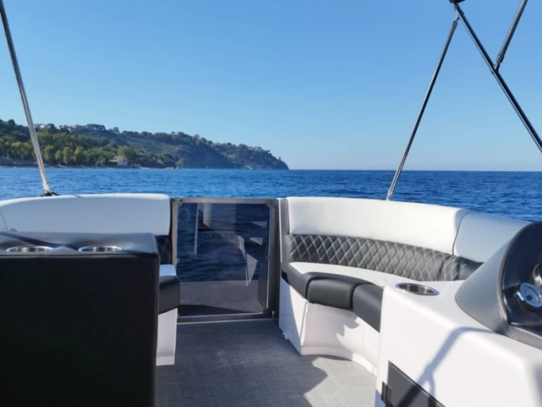 Swiss-Boat/Italy Boat Funlounger 8.5 de alquiler a Milazzo