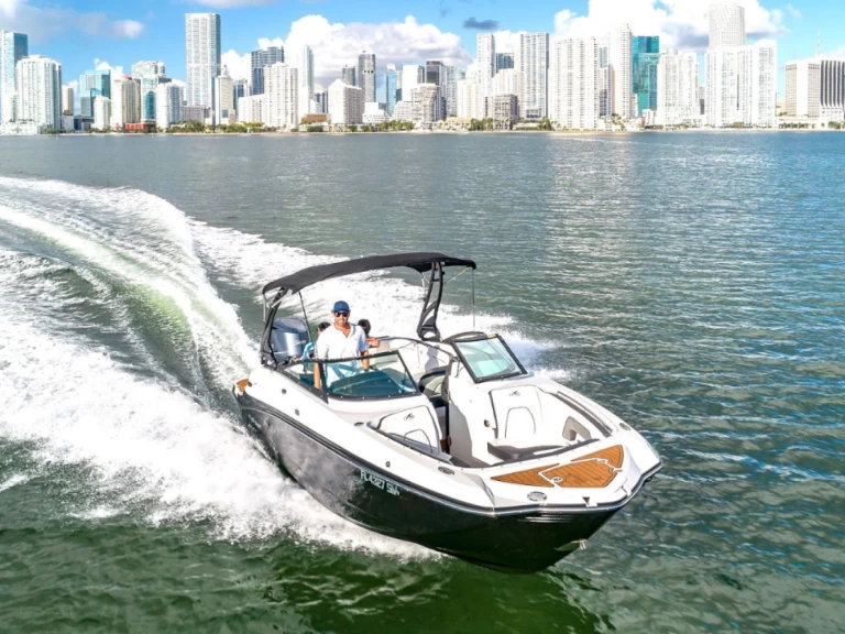 Alquiler Lancha Monterey con o sin  título de navegación