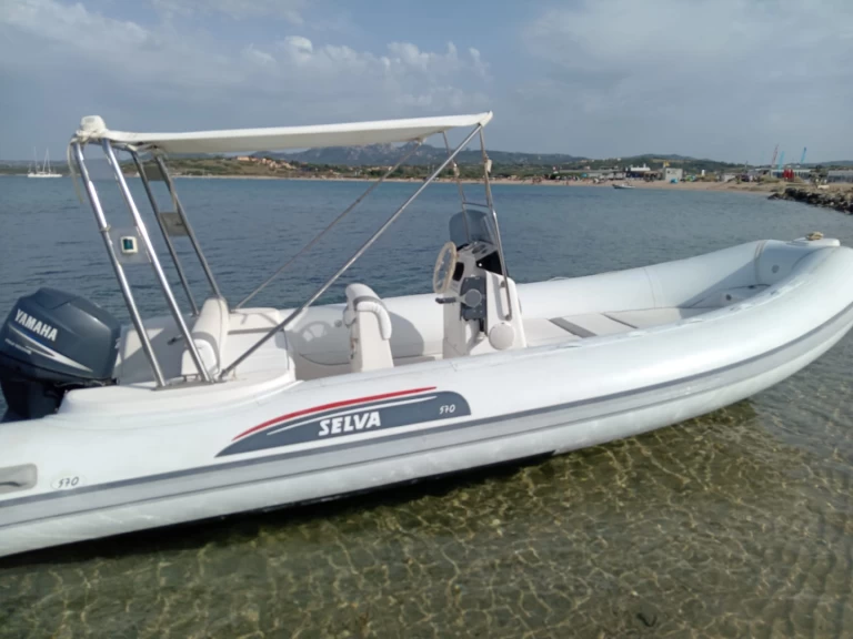 Alquiler Neumática en Palau - Predator 585 Comfort