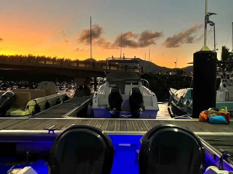 Alquiler de barcos Mahé barato de Scarab 302 Sport