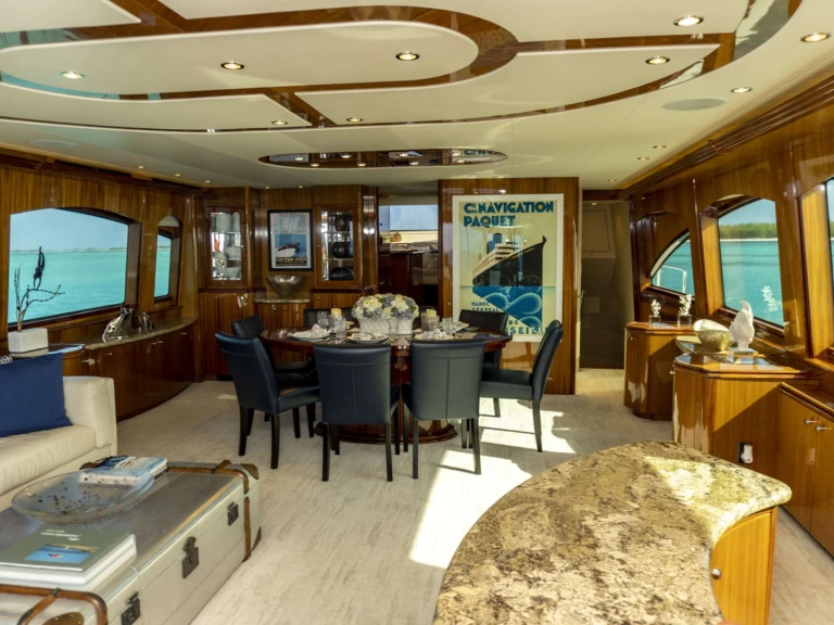 Alquiler de Hatteras Gail Force II en Nassau