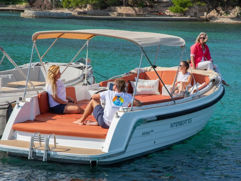 Alquiler de barcos Port de Pollença barato de Intender 820