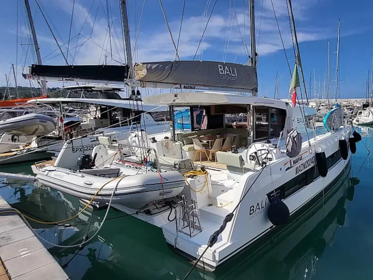 Catamarán para alquilar Procida al mejor precio