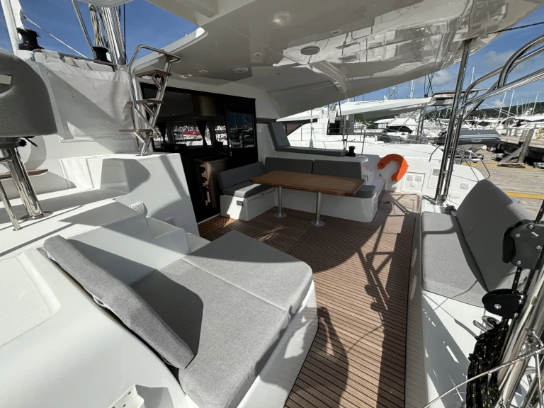 Alquiler de embarcaciones Lagoon Lagoon 42 enPlaya Sardinera en Samboat