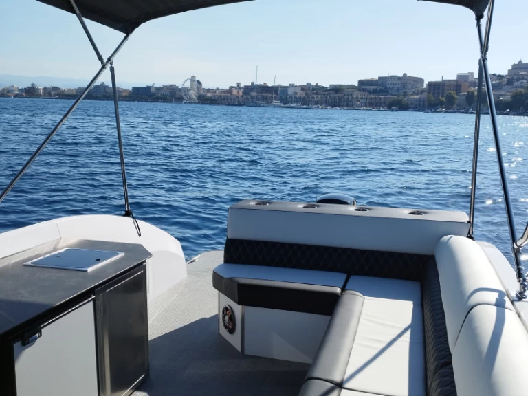 Alquiler de Swiss-Boat/Italy Boat Funlounger 8.5 en Milazzo