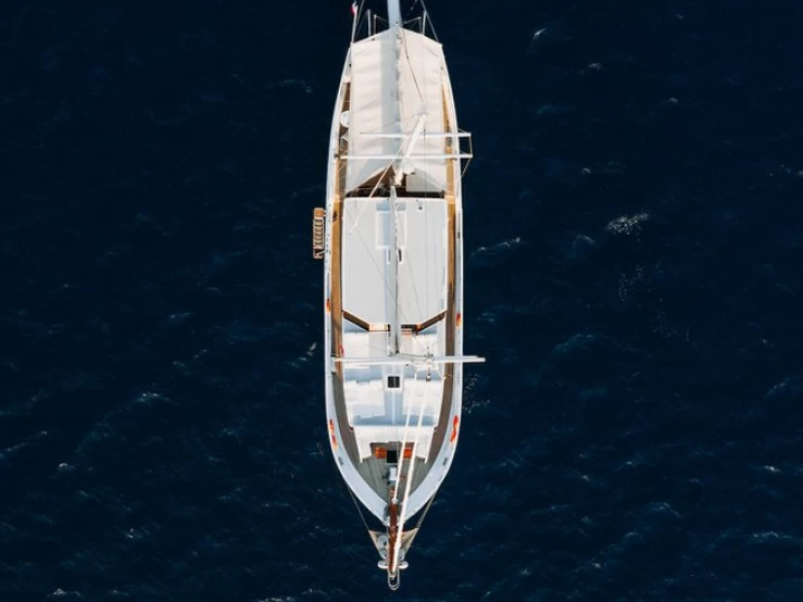 Custom Made Beyaz Lale de alquiler a Cos