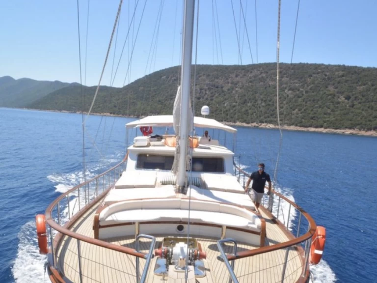 Alquiler Velero Custom Made con o sin  título de navegación