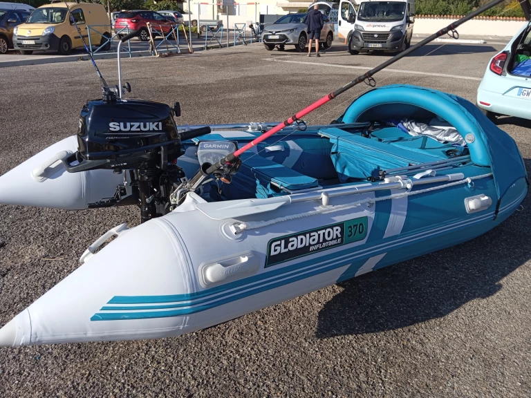 Gladiator C370al de alquiler a Francia