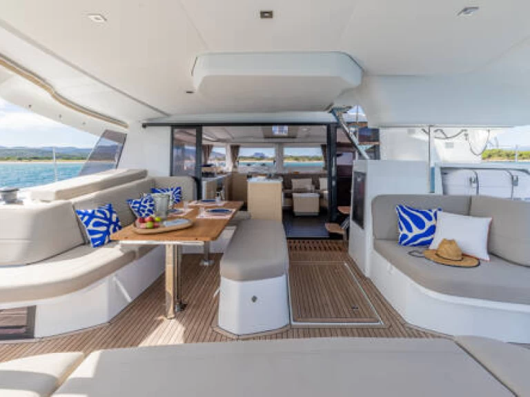 Alquiler de Fountaine Pajot Fountain Pajot FP 44 en Paros (Isla)