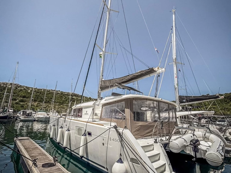 Alquiler de Catamarán, con o sin patrón Lagoon Primošten