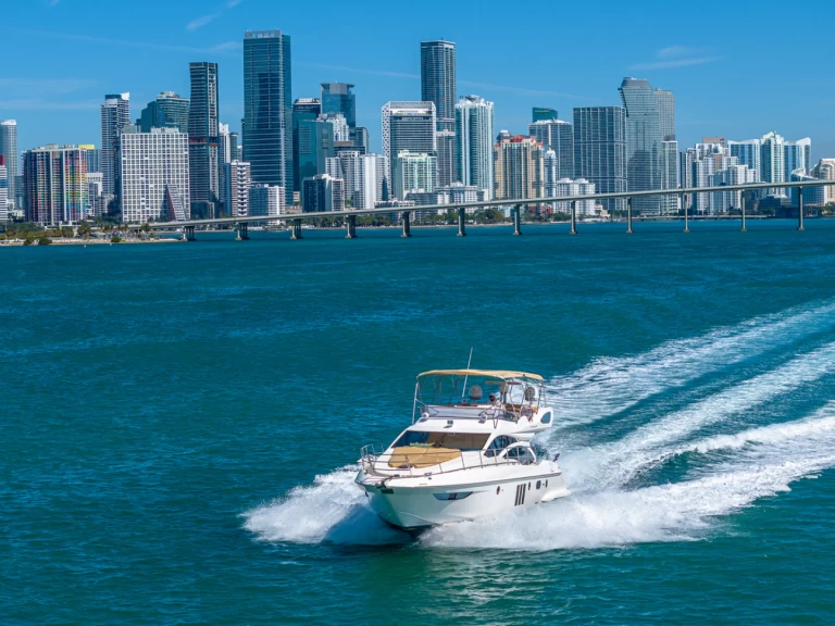 Alquiler de Azimut Azimut 53 Fly en Miami Beach