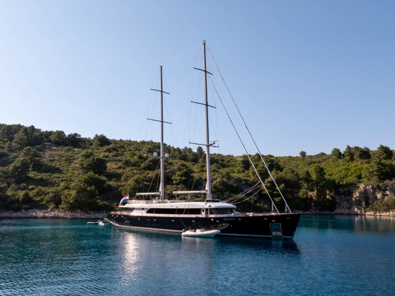 Alquiler de barcos Split barato de Luxury Sailing Yacht