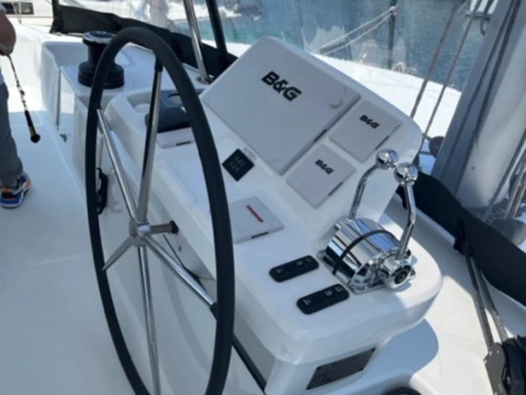 Alquiler de Catamarán, con o sin patrón Lagoon Álimos