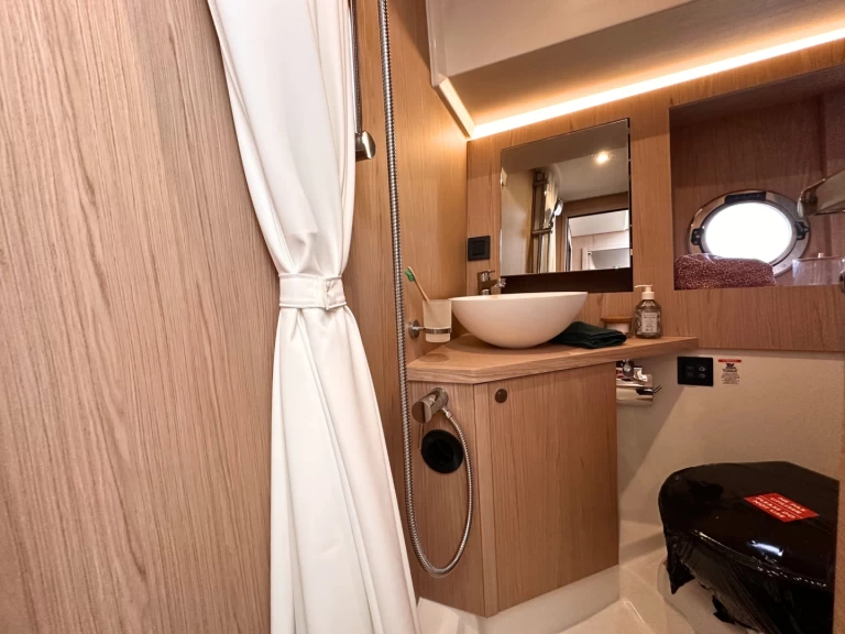 Alquiler de embarcaciones Bénéteau Swift Trawler 41 enSplit en Samboat