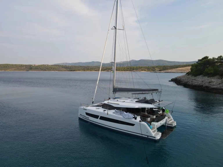 Alquiler de Catamarán, con o sin patrón Fountaine Pajot Pula