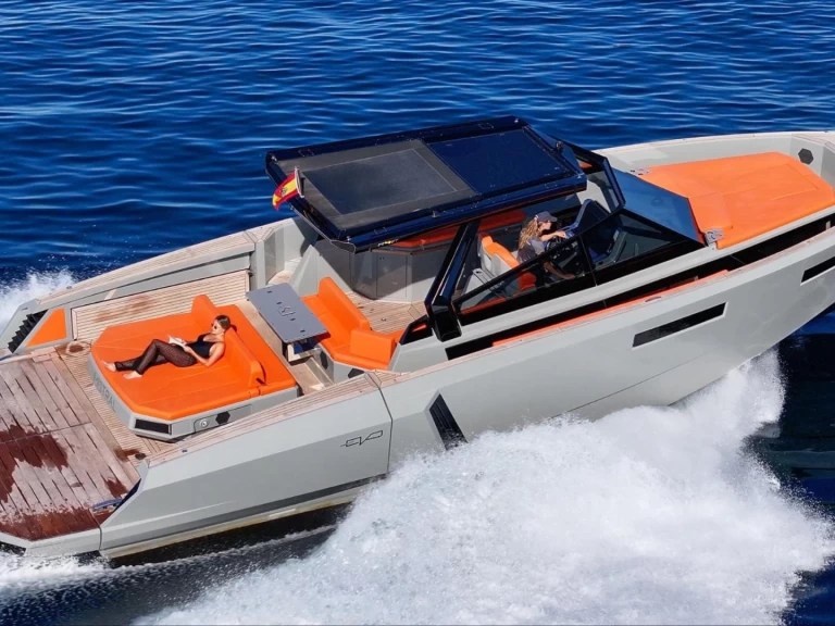 Alquiler de embarcaciones EVO 43 Mistral  enIbiza (Ciudad) en Samboat