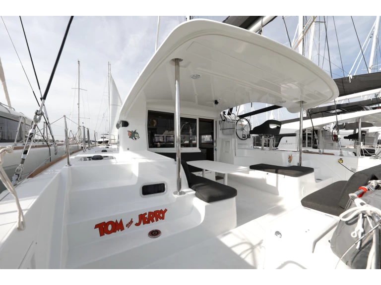 Alquiler de Catamarán, con o sin patrón Lagoon Sukošan