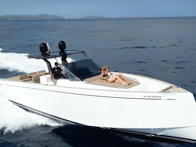 Alquiler de embarcaciones Pardo Yachts Pardo 43 enIbiza (Ciudad) en Samboat