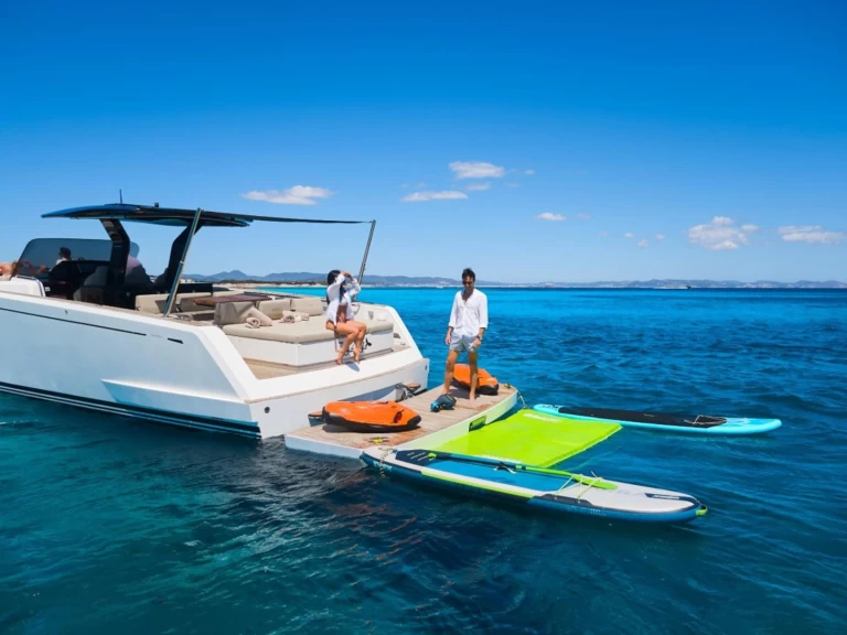 Alquiler Lancha Pardo Yachts con o sin  título de navegación