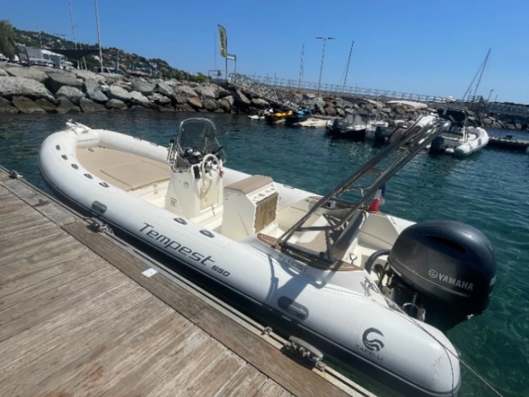 Capelli Tempest 650 de alquiler a Les Issambres