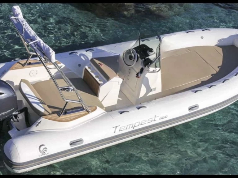 Alquiler de Capelli Tempest 650 en Les Issambres