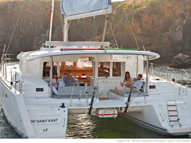 Lagoon Lagoon 450 de alquiler a Grand Cayman