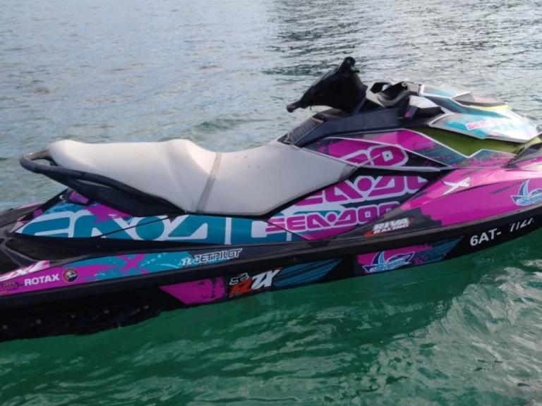 Alquiler de Bombard Wale prop230 en San Antonio Port