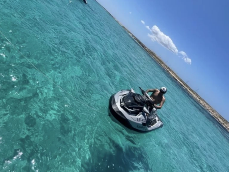Alquiler de Moto de agua, con o sin patrón Sea-Doo Ibiza (Ciudad)