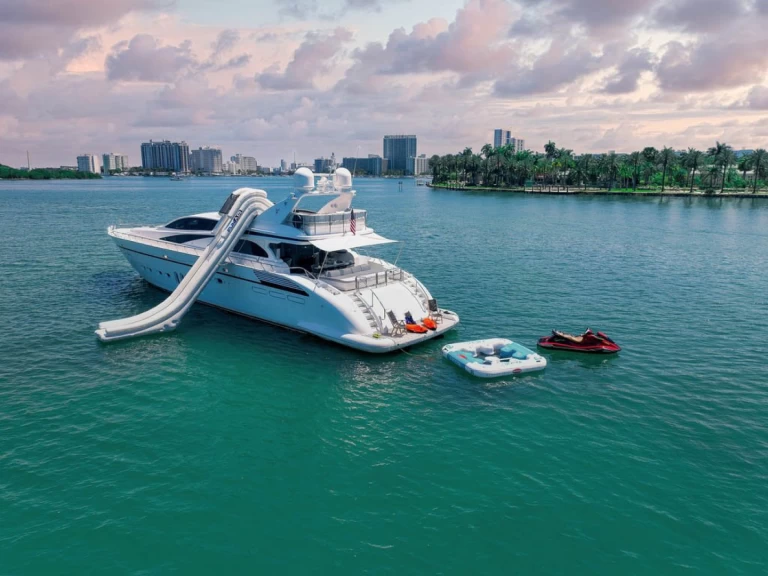 Alquiler de barcos Miami Beach barato de 105' Leopard