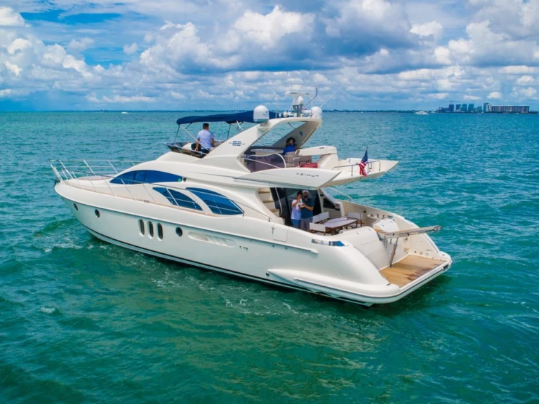 Alquiler de Azimut Azimut 62 Fly en Miami Beach