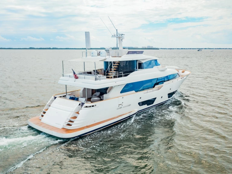 Alquiler de Custom Line Custom Line 95' en Miami Beach