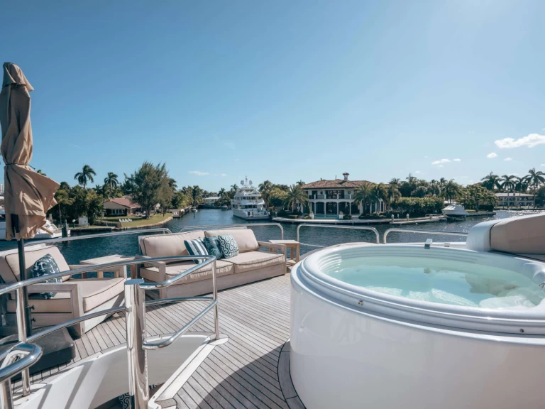 Alquiler de embarcaciones Lazzara Lady Kristina enFort Lauderdale en Samboat