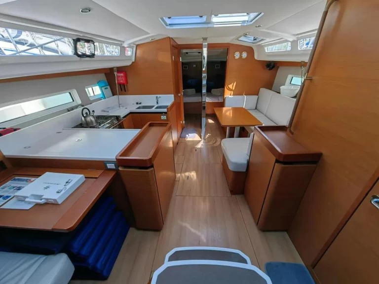 Alquiler de Velero, con o sin patrón Jeanneau Álimos