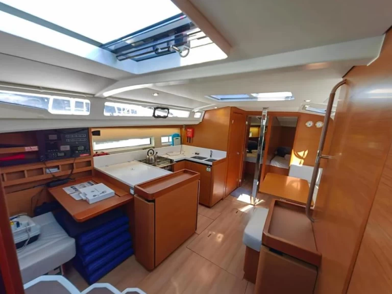 Alquiler Velero Jeanneau con o sin  título de navegación